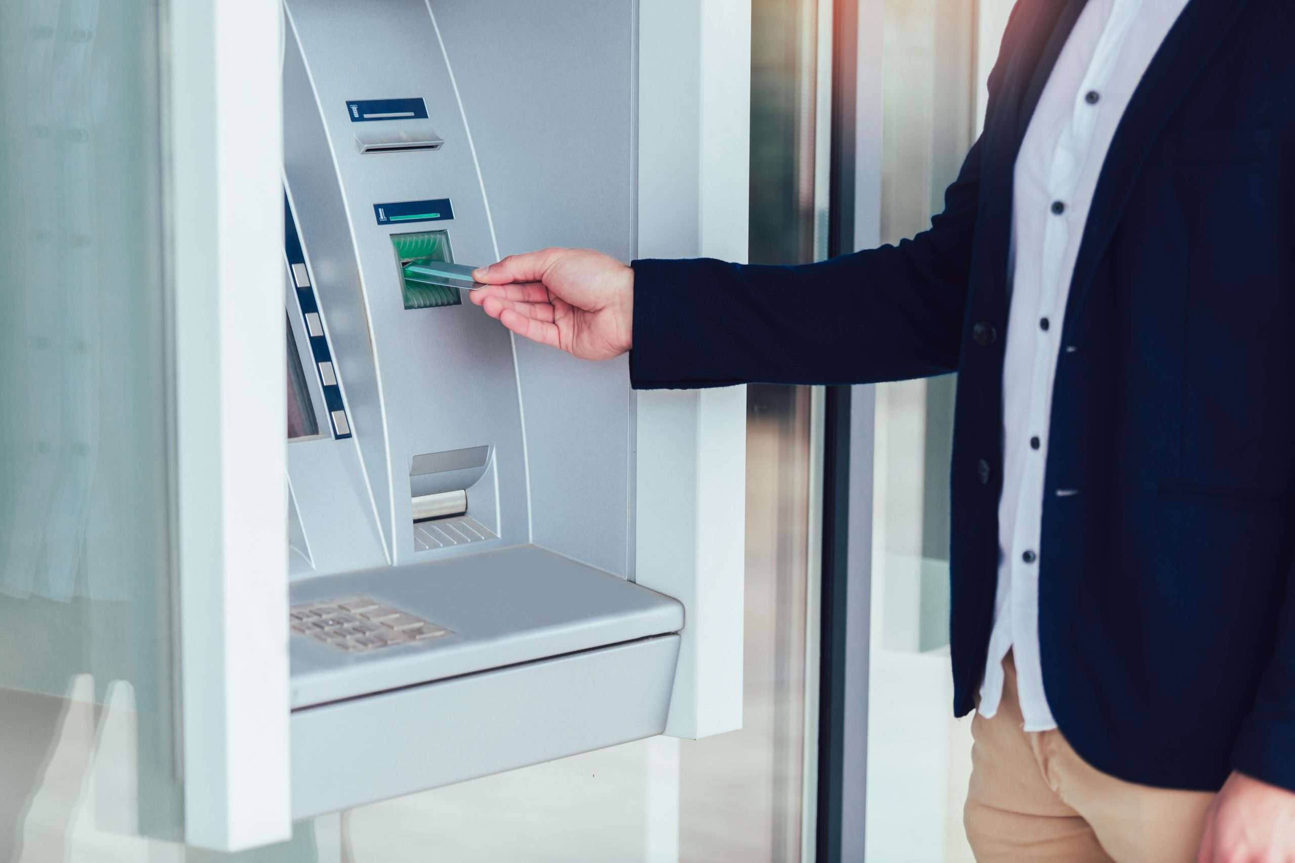 Ciberataques a bancos se concentran en cajeros automáticos: Banxico