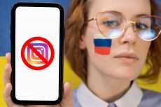 mujer muestra a Instagram en Rusia bloqueado
