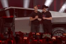 Elon Musk en la Tesla Giga Texas