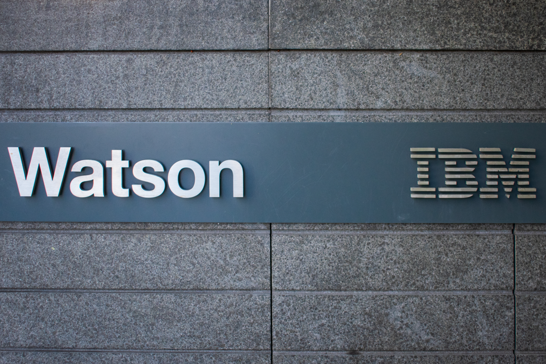 IBM presenta WatsonX; quiere facilitar el uso de la AI
